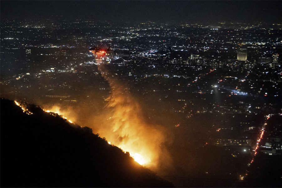 ‘Sunset Fire’ in Hollywood Hills grows to 50 acres in Los Angeles