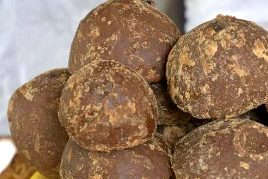 Adulterated Jaggery causes serious harm, expert explains the difference between real and fake