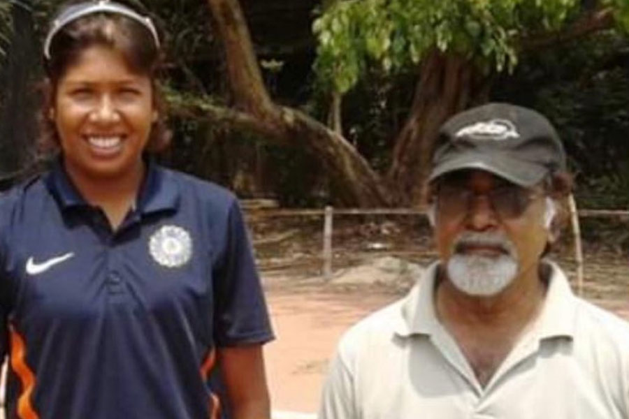 Jhulan Goswami shares heartfelt message as her coach Swapan Sadhu passes away