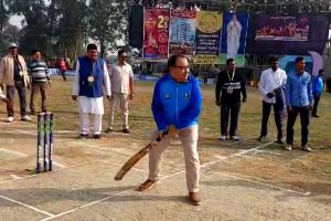 Kunal Ghosh hit a six with the bat in 'Didi Cup'