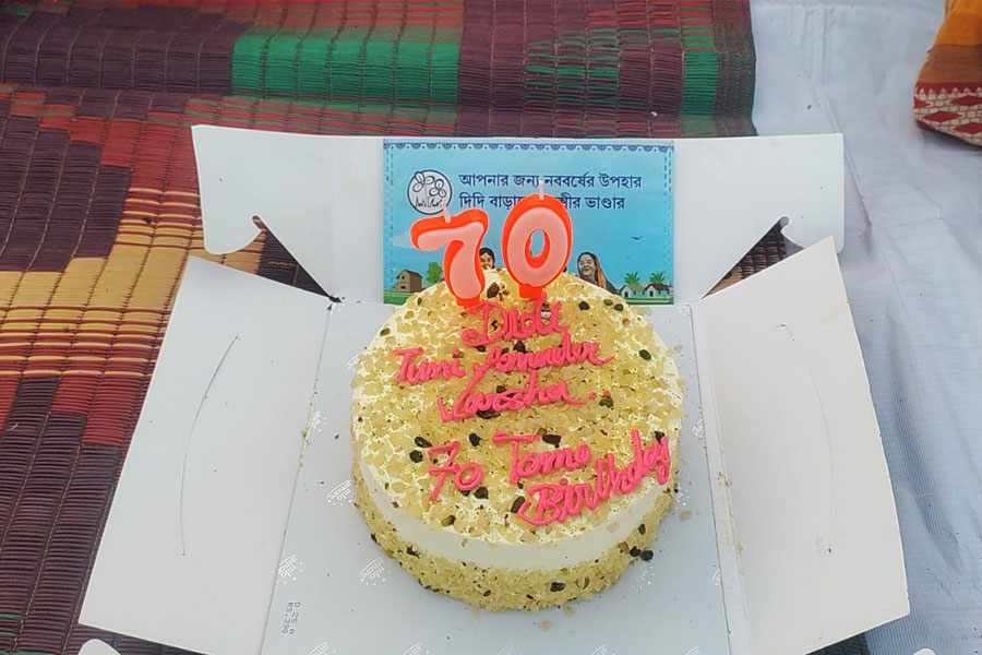 Women of Sundarbans celebrate Chief Minister Mamata Banerjee's 70th birthday with money from Lakshmir Bhandar 