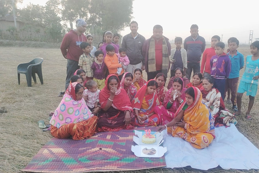 Women of Sundarbans celebrate Chief Minister Mamata Banerjee's 70th birthday with money from Lakshmir Bhandar