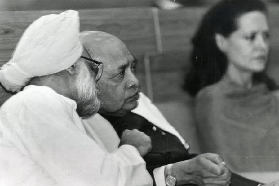 2 political leader was craftsman behind Manmohan Singh's success