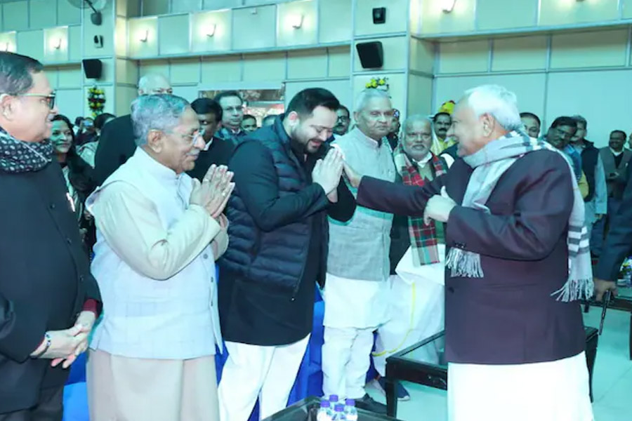 Nitish Kumar-Tejashwi pic goes viral amid buzz over alliance switch