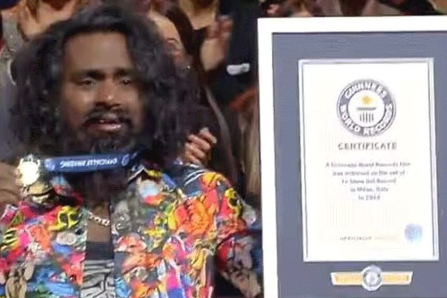 Telangana man Sets Guinness World Record has stopped 57 electric fans using his tongue