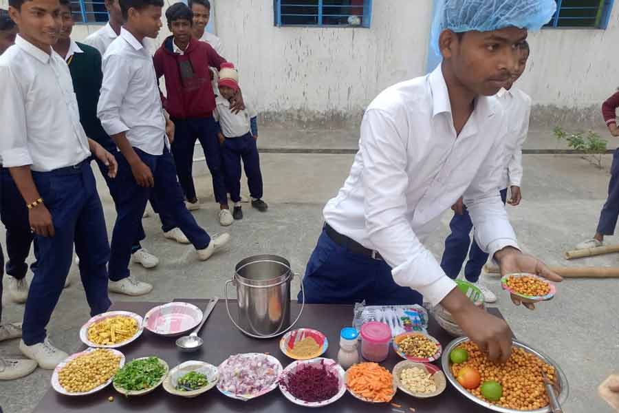 Huge sale of food items in food festival of students in Purulia