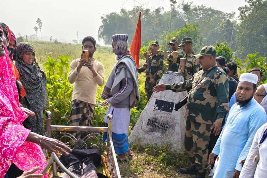 BSF gave chance to Bangladeshi sister bids farewell to dead Indian brother