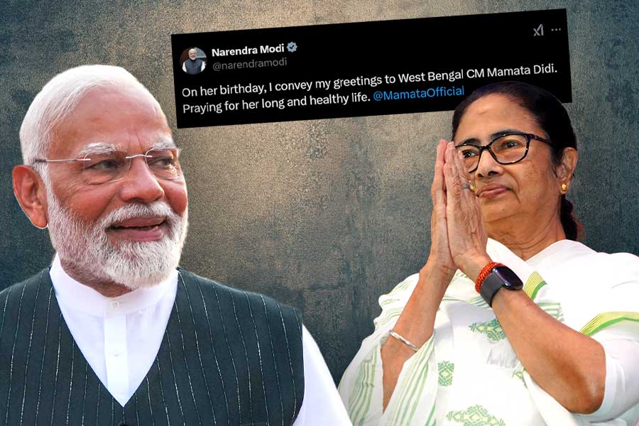 PM Narendra Modi wishes CM Mamata Banerjee on her birthday