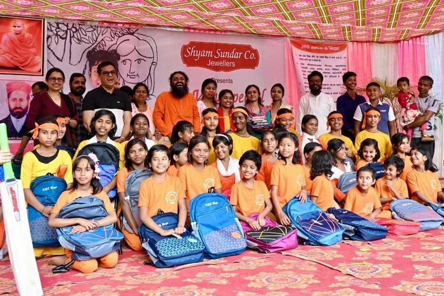 Shyam Sundar Co Jewellers arranged New year celebration for underprivileged children