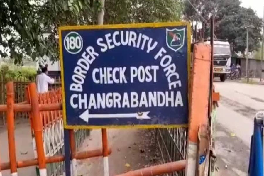 Border business halts at Changrabandha, Cooch Behar as Bangladesh stops import bolders