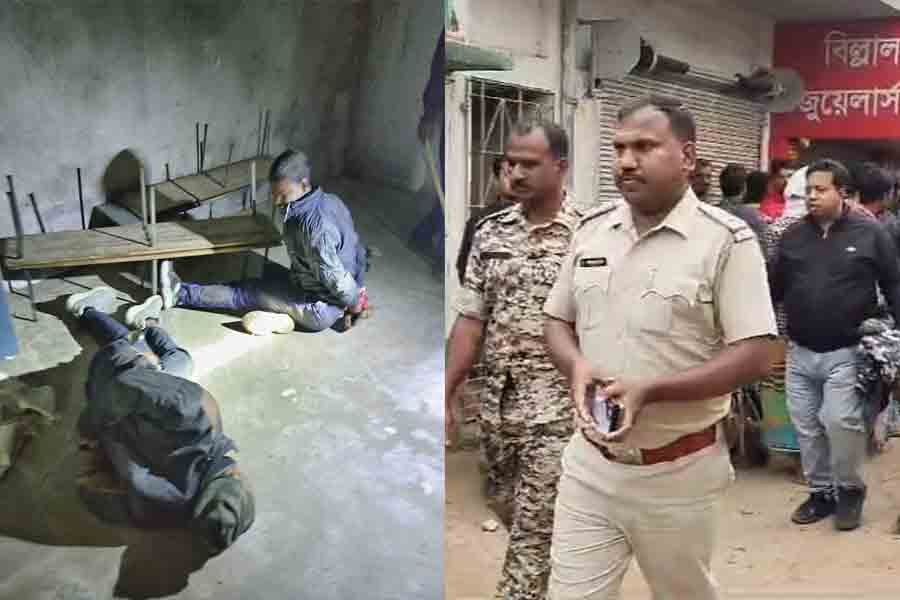 Miscreants attack 2 Civic Volunteers and entered Gold Shop in Domkol
