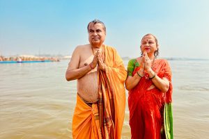 Nitin Gadkari take holy dip in mahakumbh