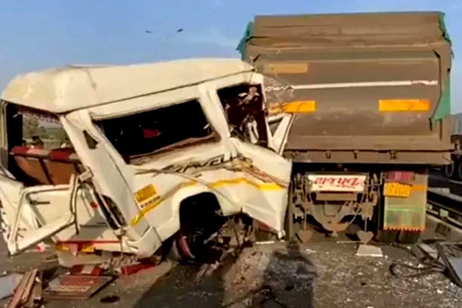 5 residents of Burdwan died in a tragic road accident in Gujarat