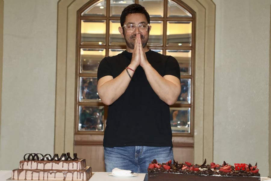 Aamir Khan introduce his girlfriend Gauri on his pre birthday celebration