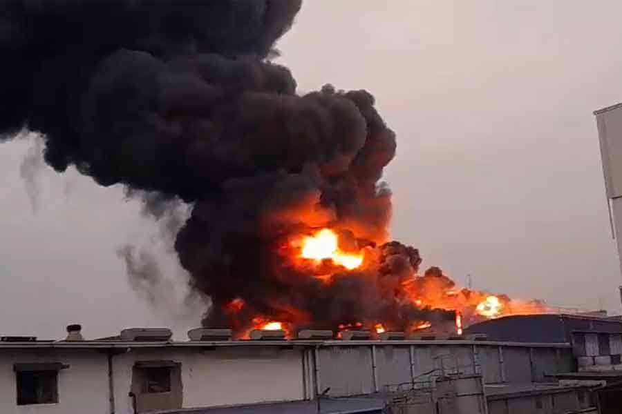 Devastating fire at chemical factory in Howrah