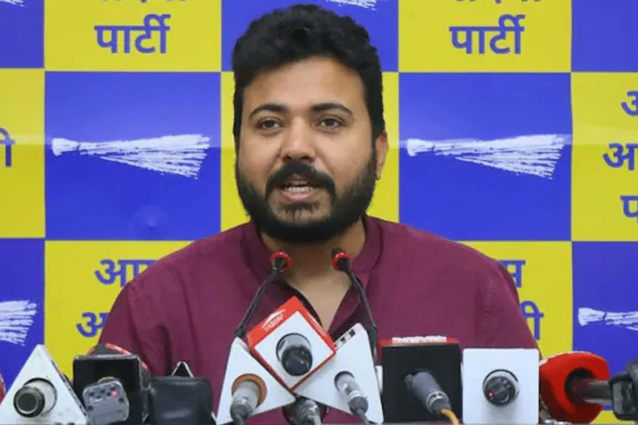 CBI raids AAP leader's house days after he was appointed as Gujarat polls co-in-charge