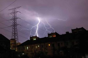 At least 106 dead in three states due to heavy rain and lightning