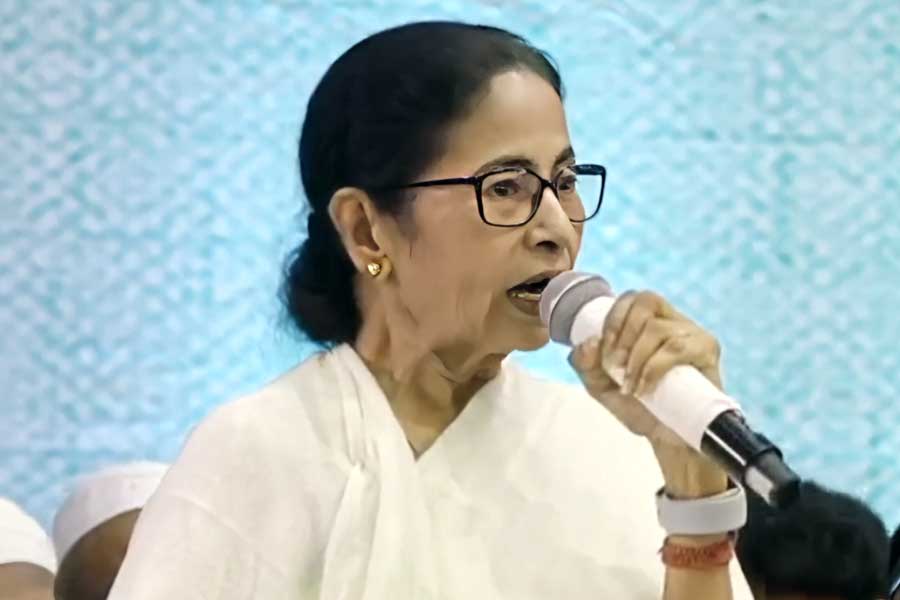 Mamata Banerjee asked Imams to protest at Delhi on Waqf Act