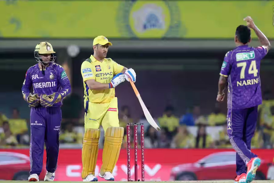 IPL 2025: CSK innings just past 100 runs against KKR
