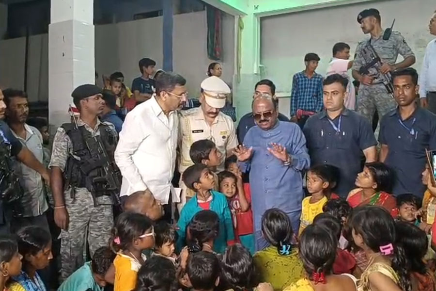 Local villagers involved in clash with police during Governor's presence in Baishnabnagar camp