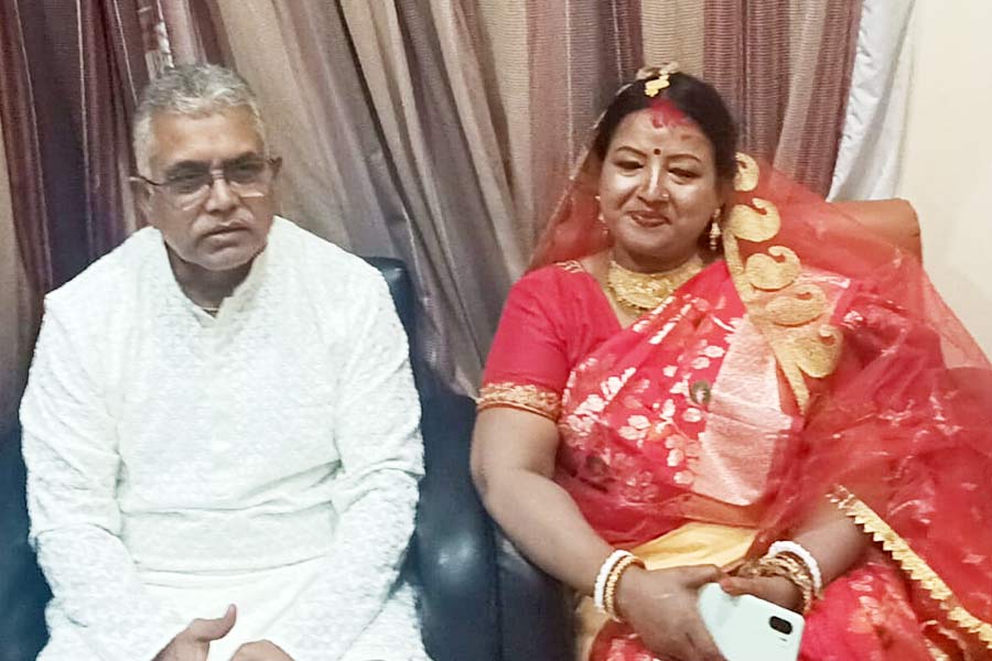 What gift did Dilip Ghosh receive from the bride on his special day