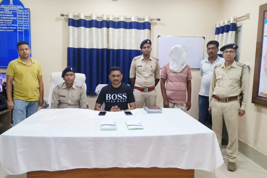 Man arrested with fake currency in Murshidabad