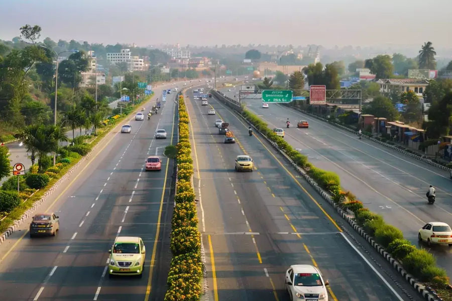 Kolkata Municipal Corporation planning to make green buffer on road