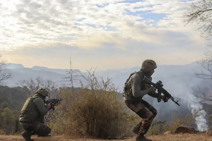 Pak Army violates ceasefire along line of control in Poonch and Kupwara in Jammu and Kashmir, Indian Army retaliates