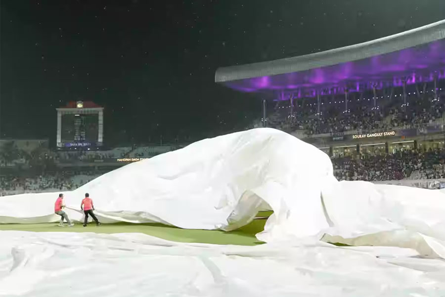 IPL 2025: IPL 2025: Kolkata pays tribute to those killed in pahalgam terror attack during rain-interrupted match