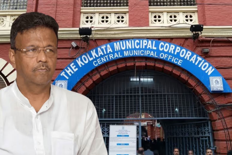 Traders approach KMC over naming business establishments in Bengali, seek clarification