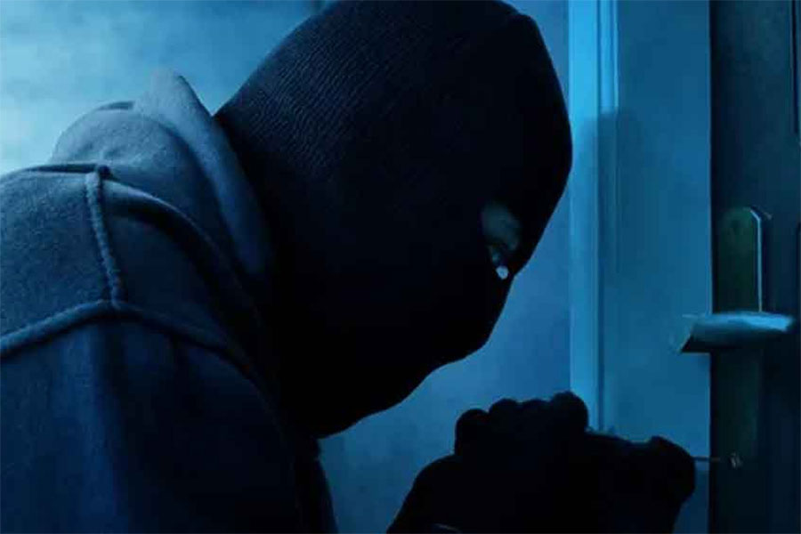 Fake IT officer raids house of businessman in purulia