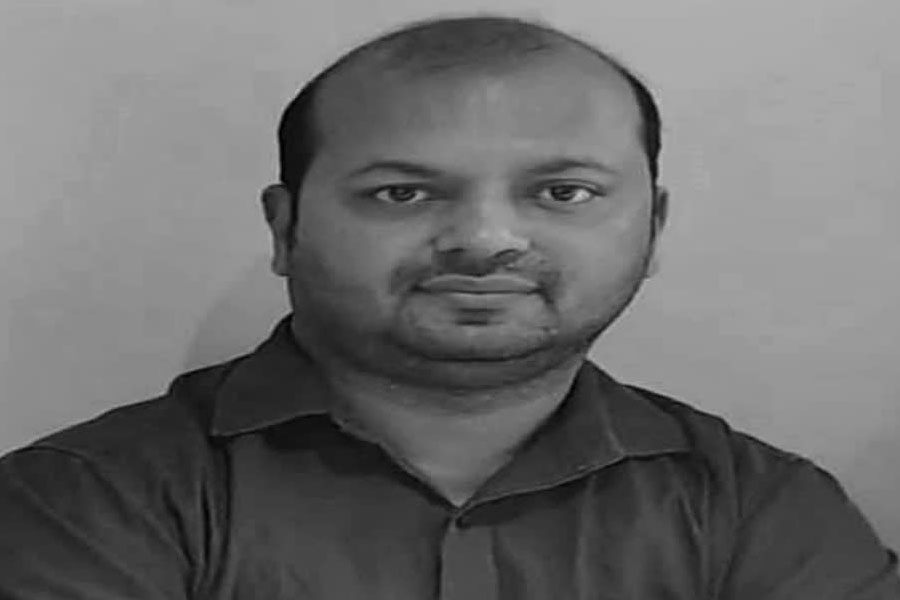 errorists attacked Purulia IB officer after seeing red thread in Pahalgam