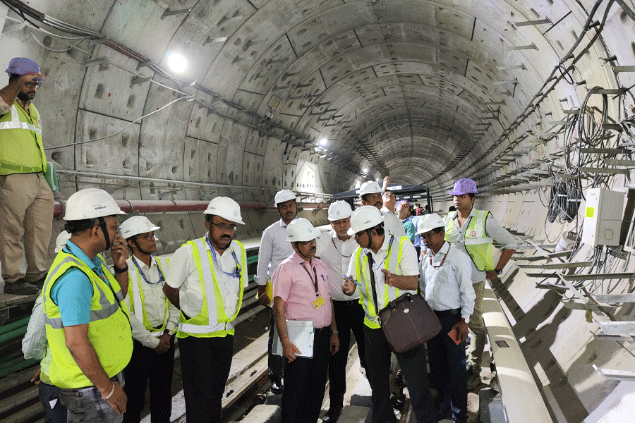Commissioner Of Railway Safety inspected Esplanade to Sealdah Section of Green Line