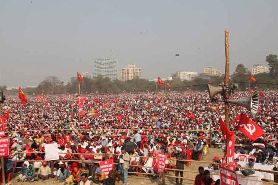 Meenakshi calls on youth to fill 20 April Brigade