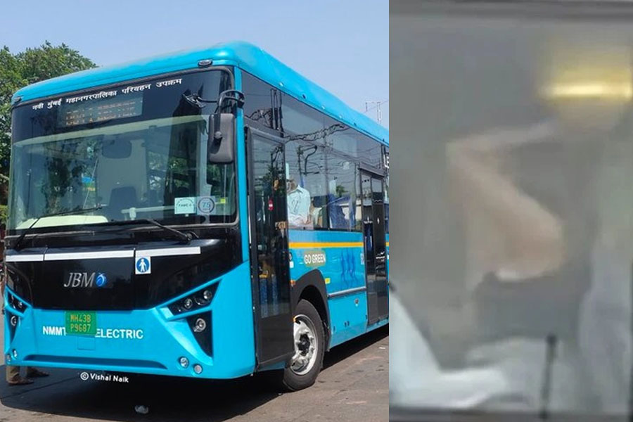 Couple caught doing bizzare incident inside bus in Navi Mumbai bus