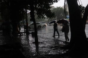 Weather Update: Rain lash out in Kolkata, temperature drops