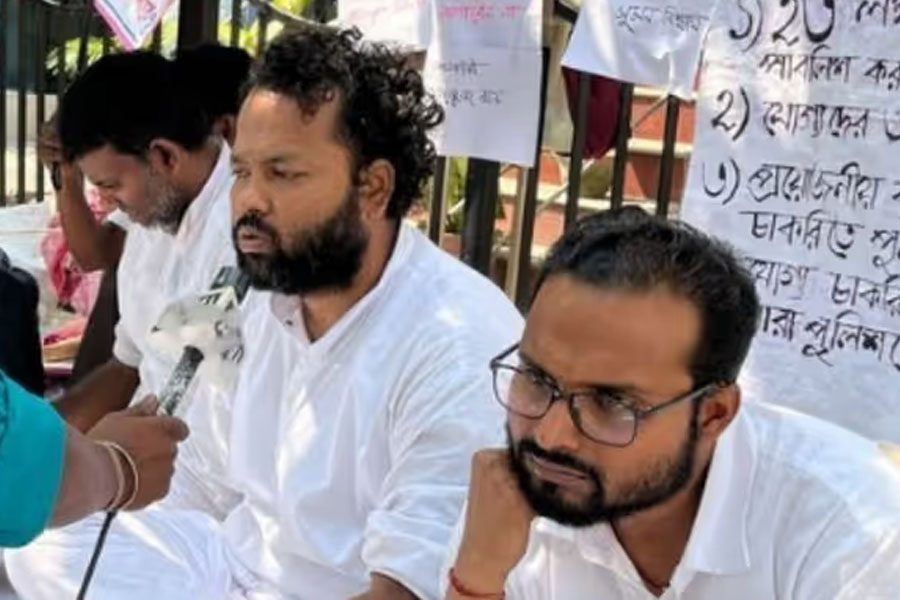 3 sacked SSC teacher end their hunger strike