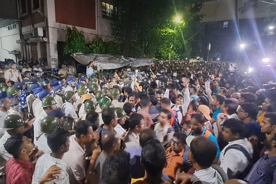 Chaos at SSC Building as deadline crossed to publish list of tainted teachers name
