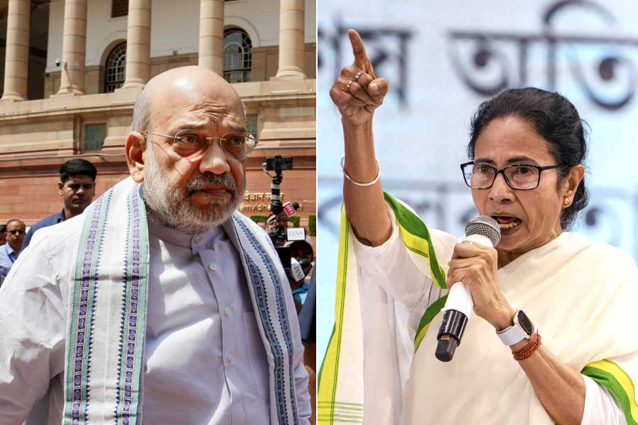 Mamata Banerjee attacks BJP and Amit Shah on Waqf issue