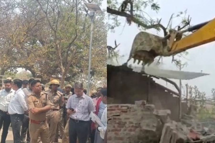 Bulldozer action started in Fatehpur triple murder case