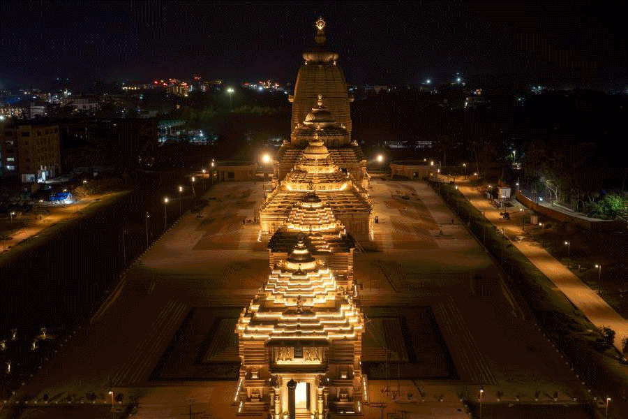 Jagannath themed lighting from Chandannagar is used in Digha