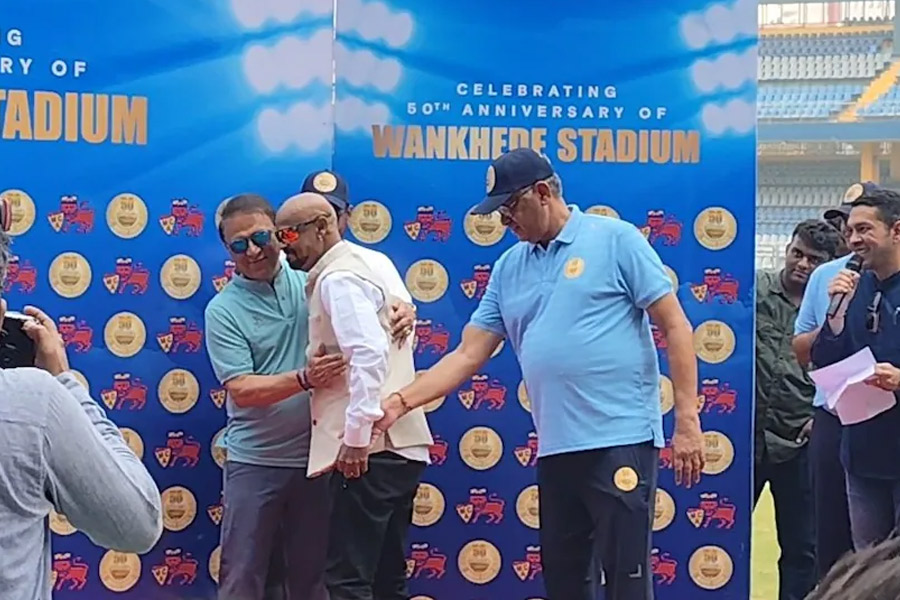Sunil Gavaskar decided to help Vinod Kambli