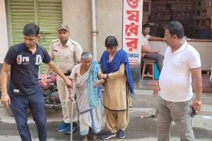 Kandi Police IC did eye surgery on elderly woman
