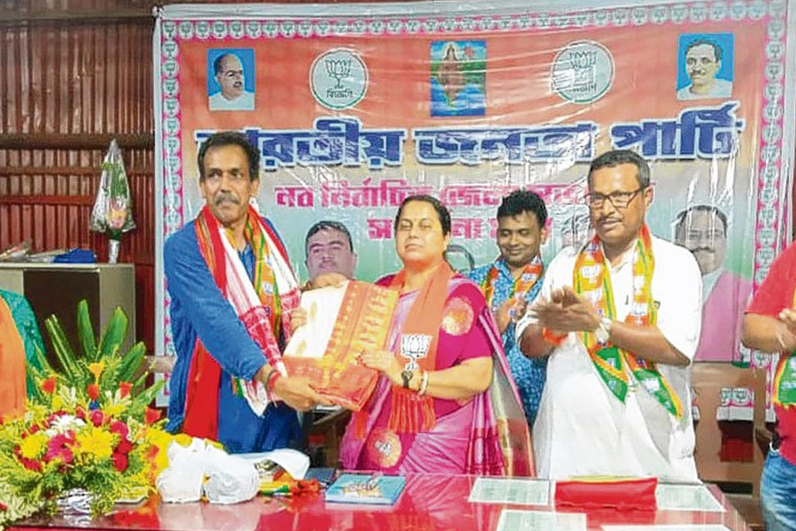 Open factional conflict over new BJP president in Katwa