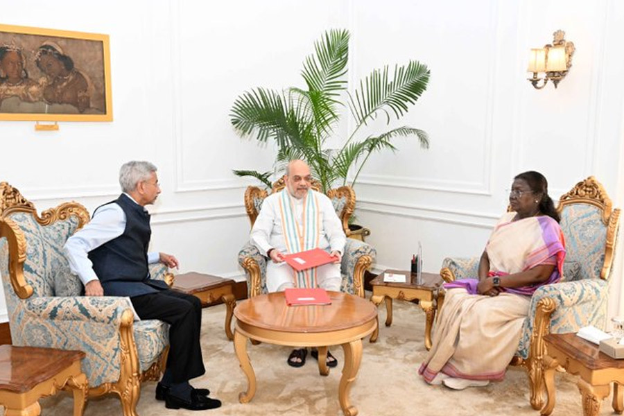Amit Shah and S Jaishankar met Draupadi Murmu amidst tension