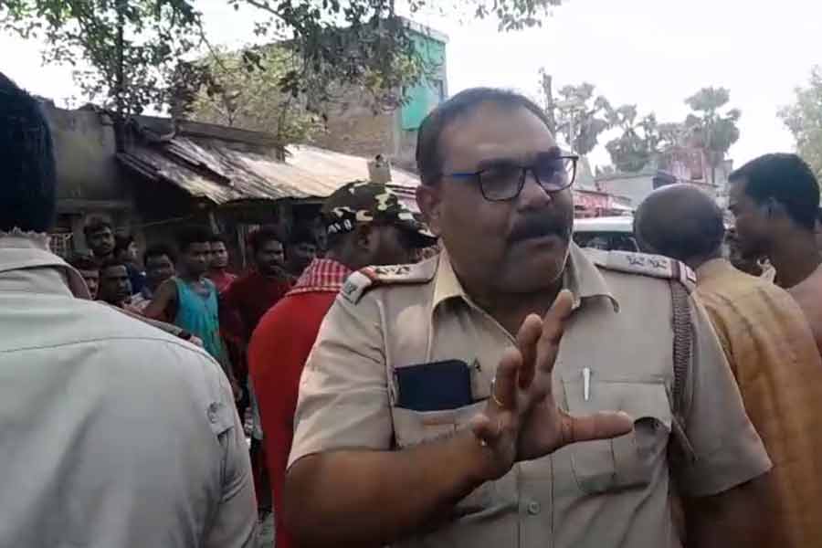 Woman dies in road accident in Nadia