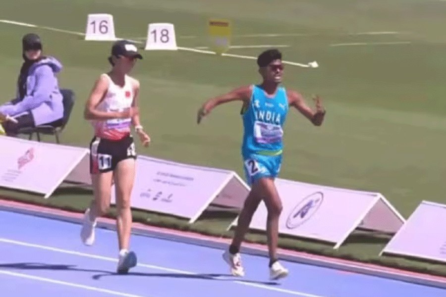 Indian athlete Nitin Gupta loses gold due to early celebration