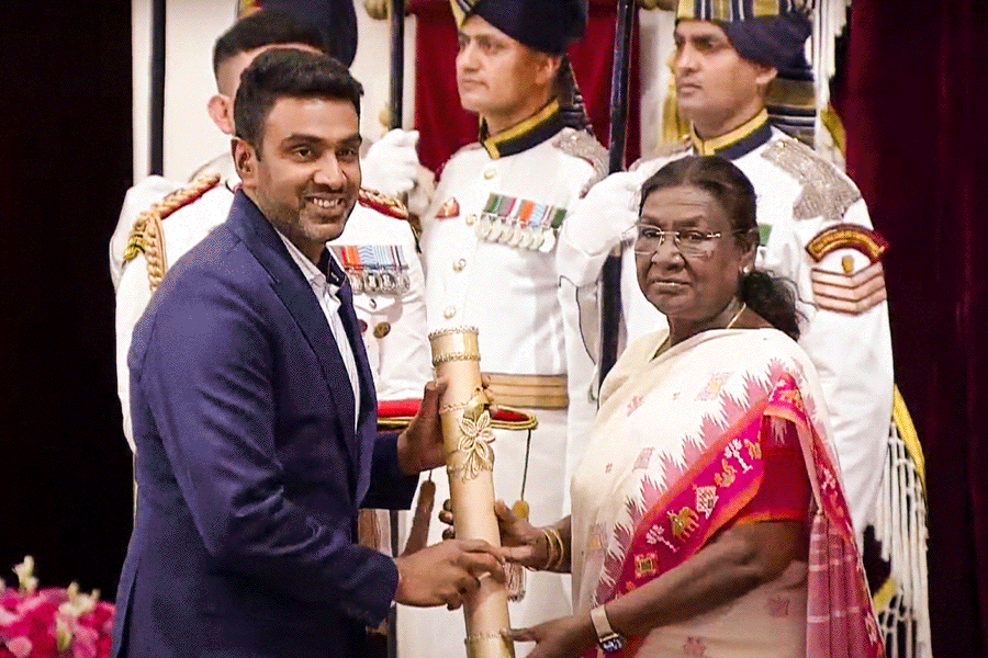 From Ravichandran Ashwin to Shekhar Kapoor, many celebrities receive Padma Award from President of India