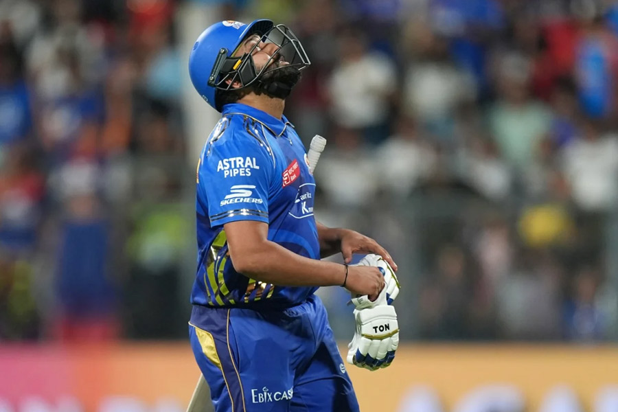 MI coach opens up on Rohit Sharma after loss against RCB