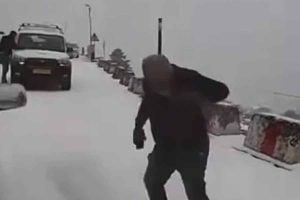 Indian Army rescues tourists after snowfall in Sikkim
